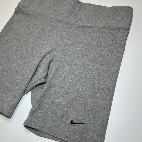 Nike Women NSW Essential Mid Rise Bike Shorts Grey DB6053 063 - Plus Size 1X - Picture 1 of 9